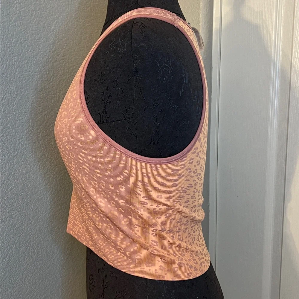Athleta Aurora Crop Rib Tank Camisole Leopard Print V-Neck Tank Top Size Medium - Picture 4 of 8